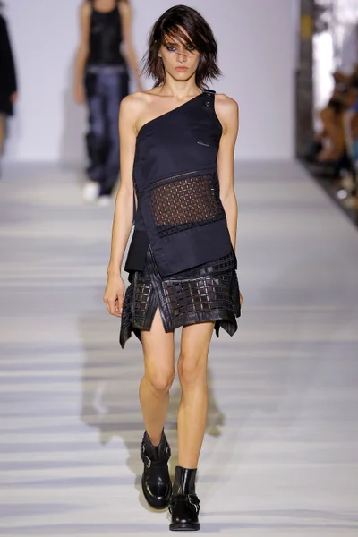 Look 16